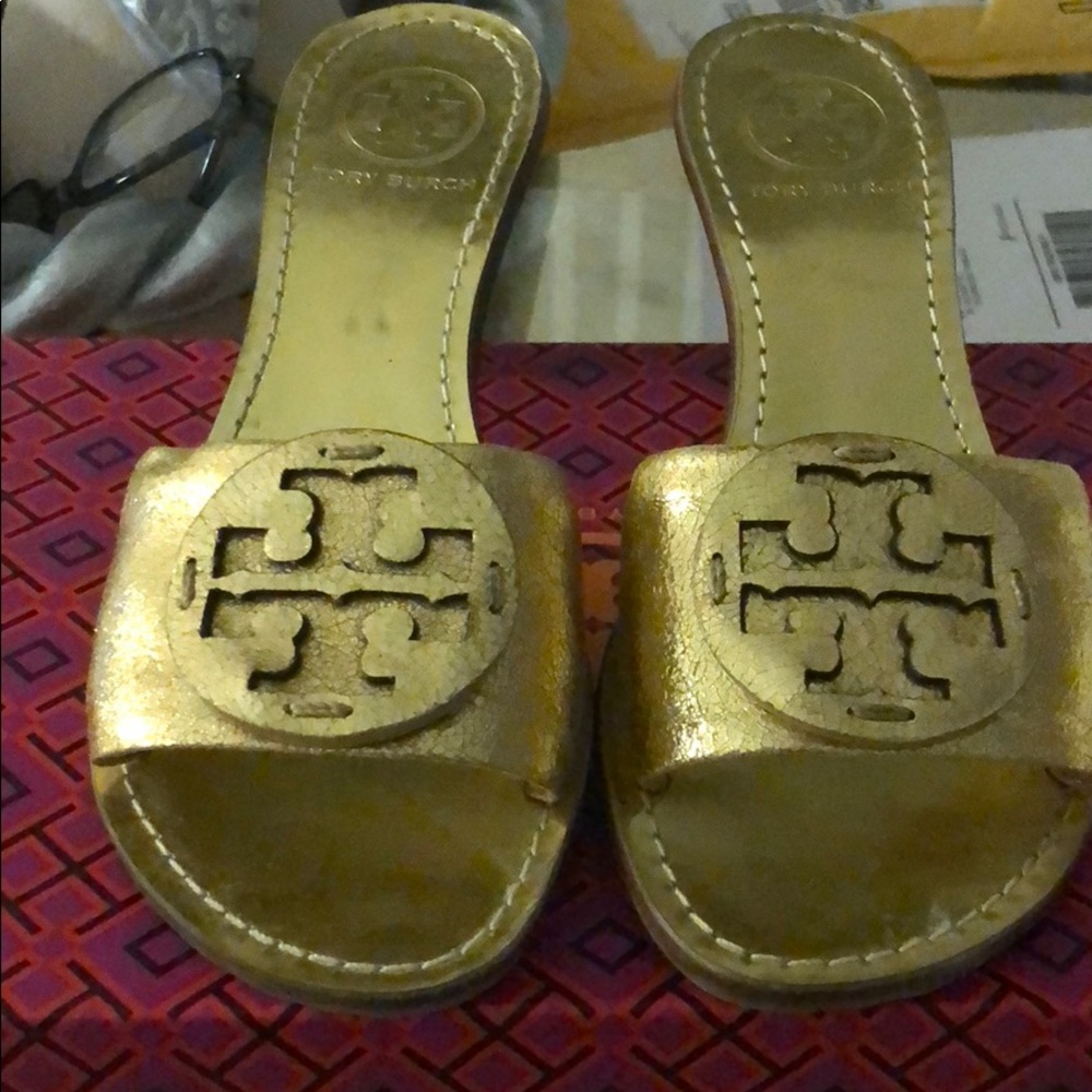 CLEARANCE Tory Burch gold crackled heels